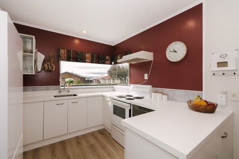 Photo of property in 38 Peppertree Glade, Kelvin Grove, Palmerston North, 4414