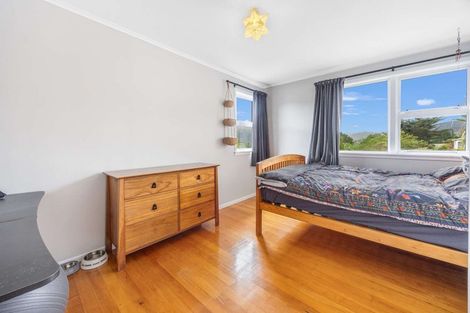 Photo of property in 13 Stratton Street, Normandale, Lower Hutt, 5010