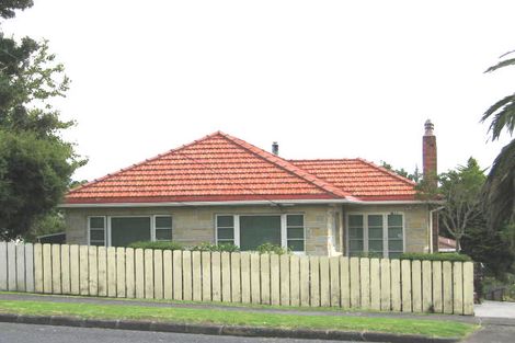 Photo of property in 2/169 Titirangi Road, New Lynn, Auckland, 0600
