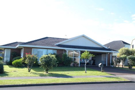 Photo of property in 2/49 Matterhorn Crescent, Northpark, Auckland, 2013