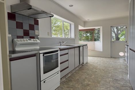 Photo of property in 117 Pupuke Road, Northcote, Auckland, 0627