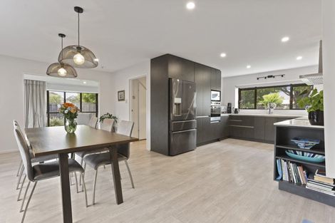 Photo of property in 10 Pyatt Place, Redwood, Christchurch, 8051