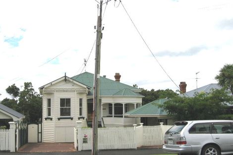 Photo of property in 8 Waterview Road, Stanley Point, Auckland, 0624