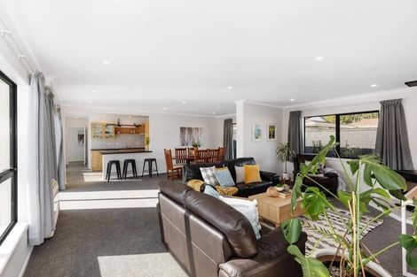 Photo of property in 31 Rewarewa Crescent, Waikanae, 5036