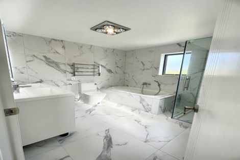 Photo of property in 4/11 Celeste Place, Totara Vale, Auckland, 0627