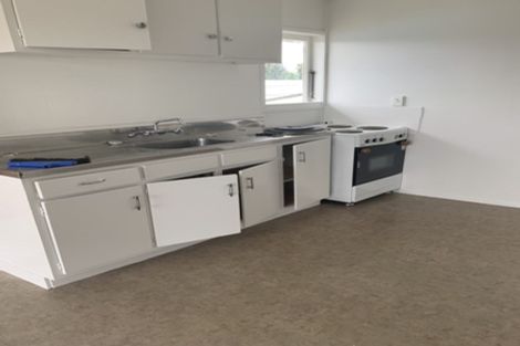 Photo of property in 24 Neil Avenue, Te Atatu Peninsula, Auckland, 0610