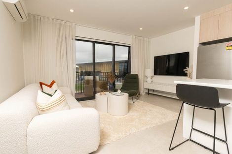 Photo of property in 8 Tara Lane, Manurewa, Auckland, 2102