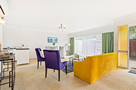 Photo of property in 2/8 Pamela Place, New Lynn, Auckland, 0600