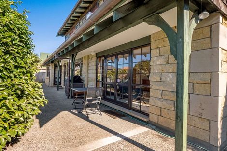 Photo of property in 43 Kilkenny Place, Fitzherbert, Palmerston North, 4410