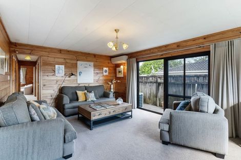 Photo of property in 2/22 Minaret Drive, Bucklands Beach, Auckland, 2014