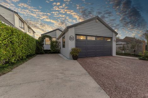 Photo of property in 32 Glucina Avenue, West Harbour, Auckland, 0618