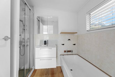 Photo of property in 679 Huia Road, Parau, Auckland, 0604