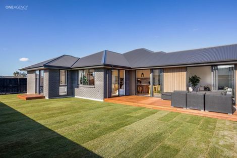 Photo of property in 6 Oakville Close, Rangiora, 7400