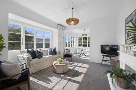 Photo of property in 9d Paynters Avenue, Strandon, New Plymouth, 4312