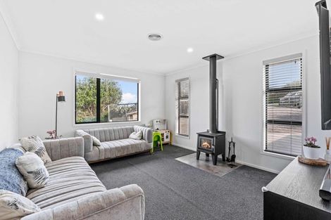 Photo of property in 2712 South Head Road, South Head, Helensville, 0874