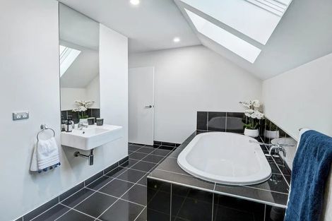 Photo of property in 5b Te Mata Peak Road, Havelock North, 4130