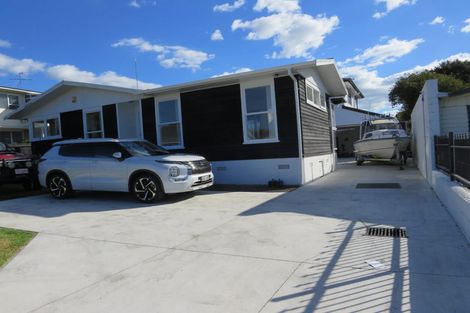 Photo of property in 3 Carbery Place, Manurewa, Auckland, 2102
