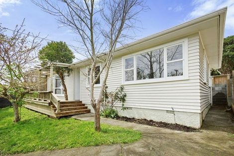 Photo of property in 49 Taylor Terrace, Tawa, Wellington, 5028