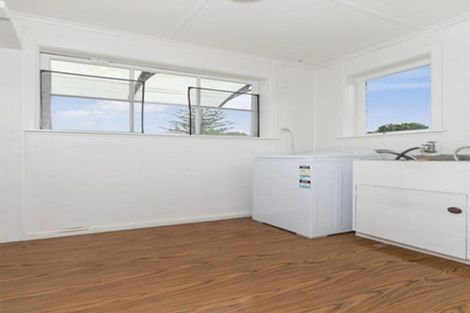 Photo of property in 3154 Great North Road, New Lynn, Auckland, 0600