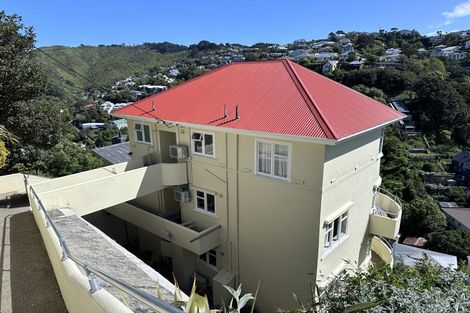 Photo of property in 20u2 Saint Michaels Crescent, Kelburn, Wellington, 6012