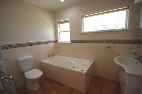 Photo of property in 49 Stewart Drive, Newlands, Wellington, 6037