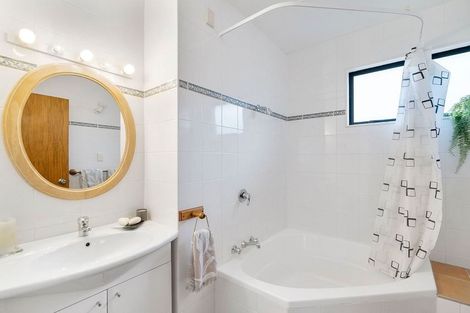 Photo of property in 17b East Avenue, Manly, Whangaparaoa, 0930
