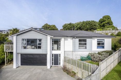 Photo of property in 3 Shoal Place, Whitby, Porirua, 5024