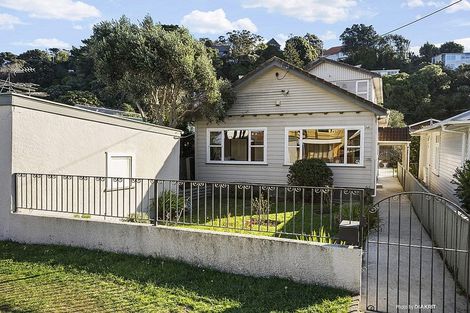 Photo of property in 356 The Parade, Island Bay, Wellington, 6023