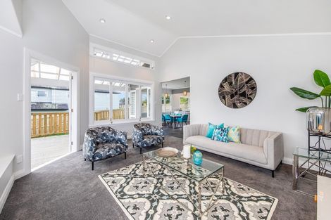 Photo of property in 21 Cambridge Road, Riverhead, 0820