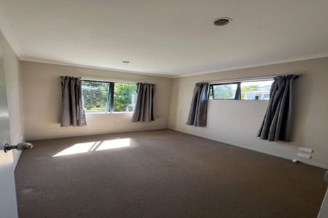 Photo of property in 5 Sherwood Avenue, Te Atatu South, Auckland, 0610