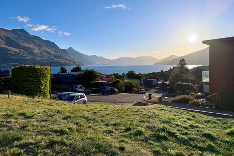 Photo of property in 10 Cypress Court, Kelvin Heights, Queenstown, 9300