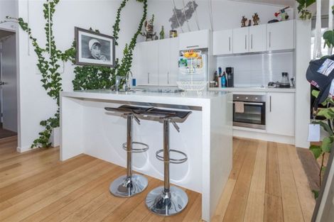 Photo of property in 217 Ocean Road, Whangamata, 3620