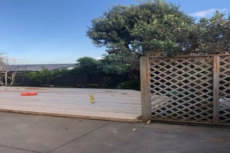 Photo of property in 14 Gwenand Place, Botany Downs, Auckland, 2010