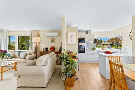 Photo of property in 16 The Grove, Red Beach, 0932