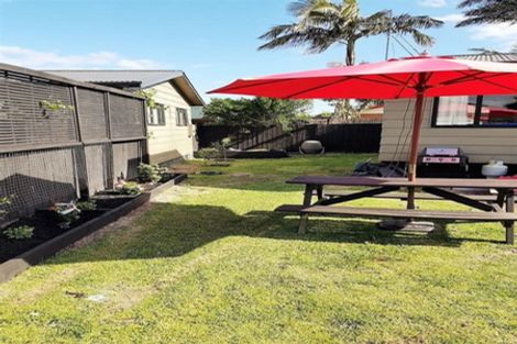 Photo of property in 19a Glenhaven Place, Te Atatu Peninsula, Auckland, 0610