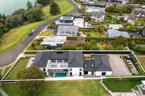 Photo of property in 90 Marine Parade, Mellons Bay, Auckland, 2014