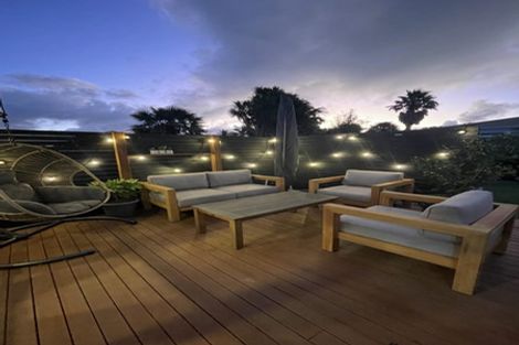 Photo of property in 18 Sandspit Road, Waiuku, 2123