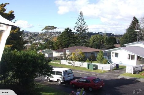 Photo of property in 8 Cypress Place, Sunnynook, Auckland, 0620