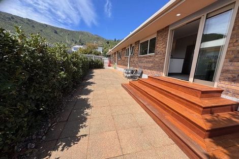 Photo of property in 67 Moana View Road, Waikawa, Picton, 7220