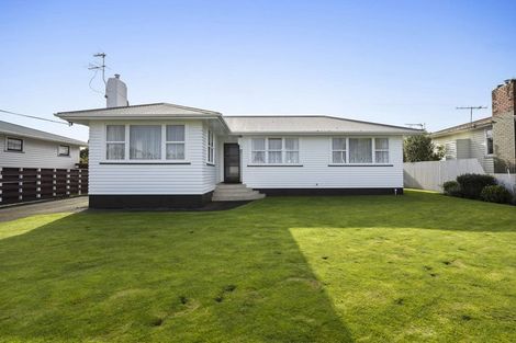 Photo of property in 42 Reid Avenue, Hawera, 4610