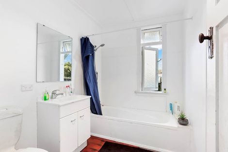 Photo of property in 4050 Great North Road, Glen Eden, Auckland, 0602
