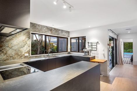 Photo of property in 9 Quebec Road, Milford, Auckland, 0620