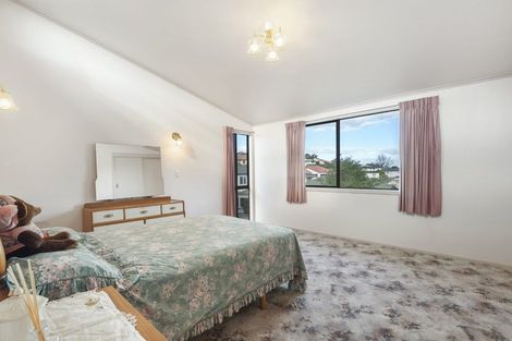 Photo of property in 16 Spencer Road, Pinehill, Auckland, 0632