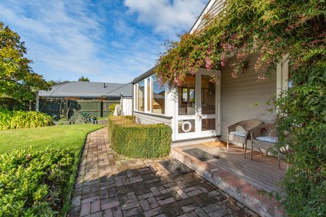 Photo of property in 130 Memorial Avenue, Burnside, Christchurch, 8053