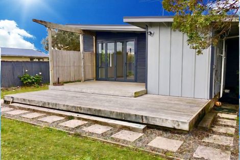 Photo of property in 6 Hohiria Street, Waikanae Beach, Waikanae, 5036