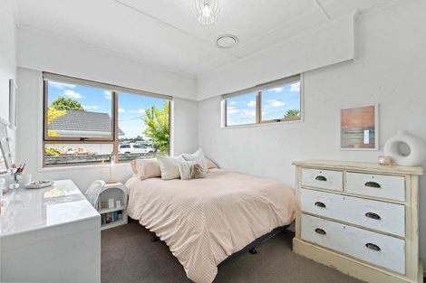 Photo of property in 1 Mahupuku Street, Greytown, 5712