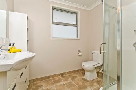 Photo of property in 115 Sunnynook Road, Forrest Hill, Auckland, 0620