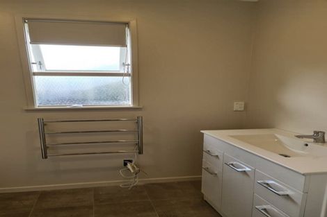 Photo of property in 1 Coburg Street, Henderson, Auckland, 0612