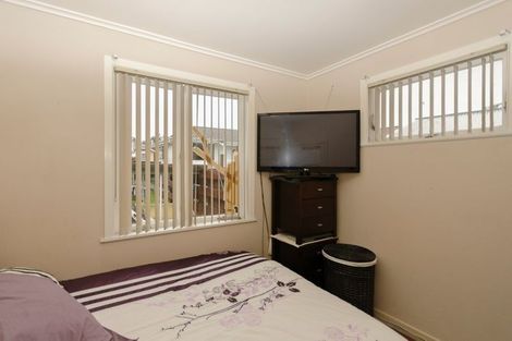 Photo of property in 5 Marlene Avenue, Te Atatu South, Auckland, 0610