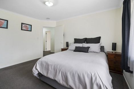 Photo of property in 71 Hillcrest Drive, Kelvin Grove, Palmerston North, 4414